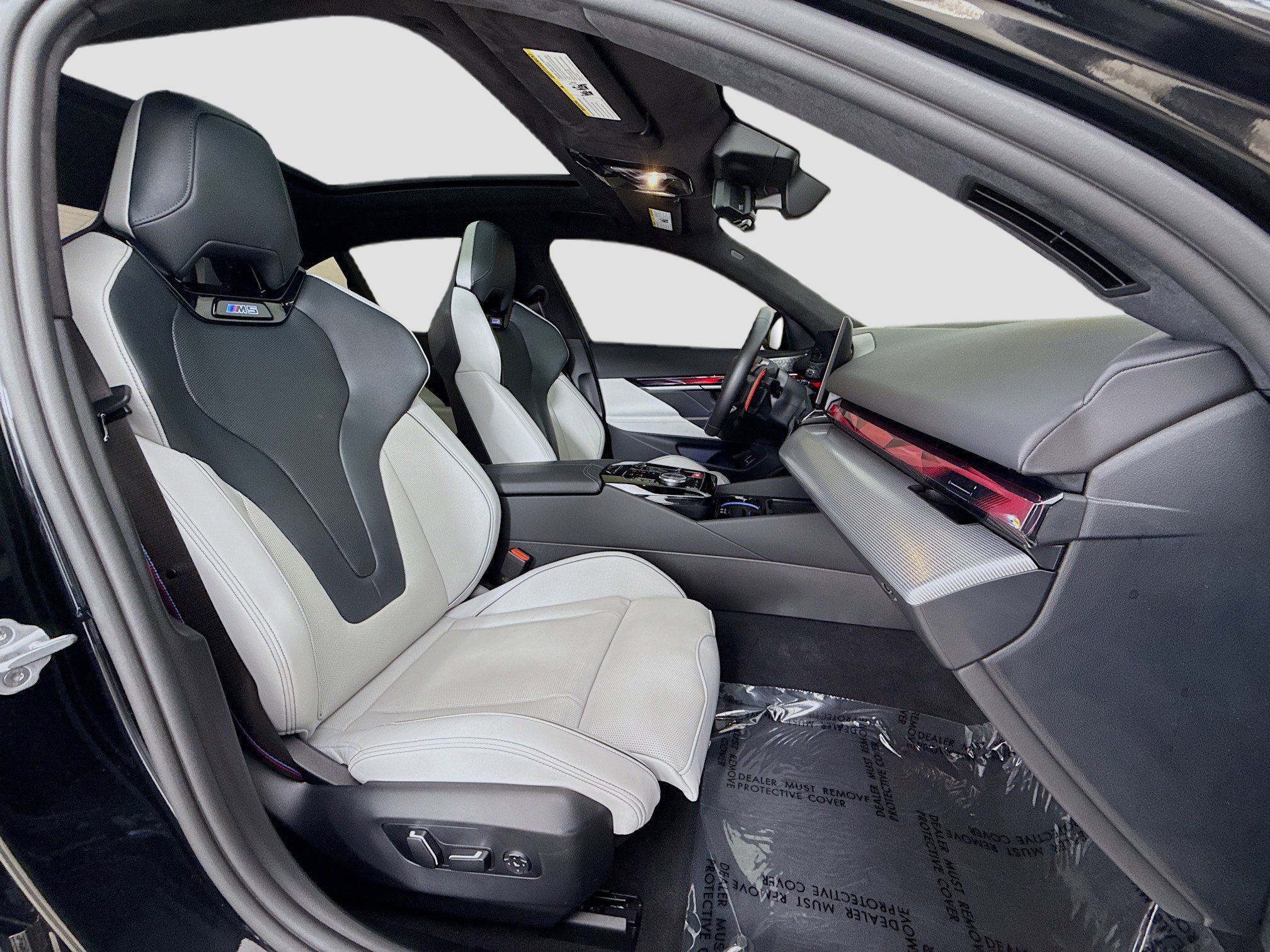 Used 2025 BMW M5 w/ Executive Package image 29