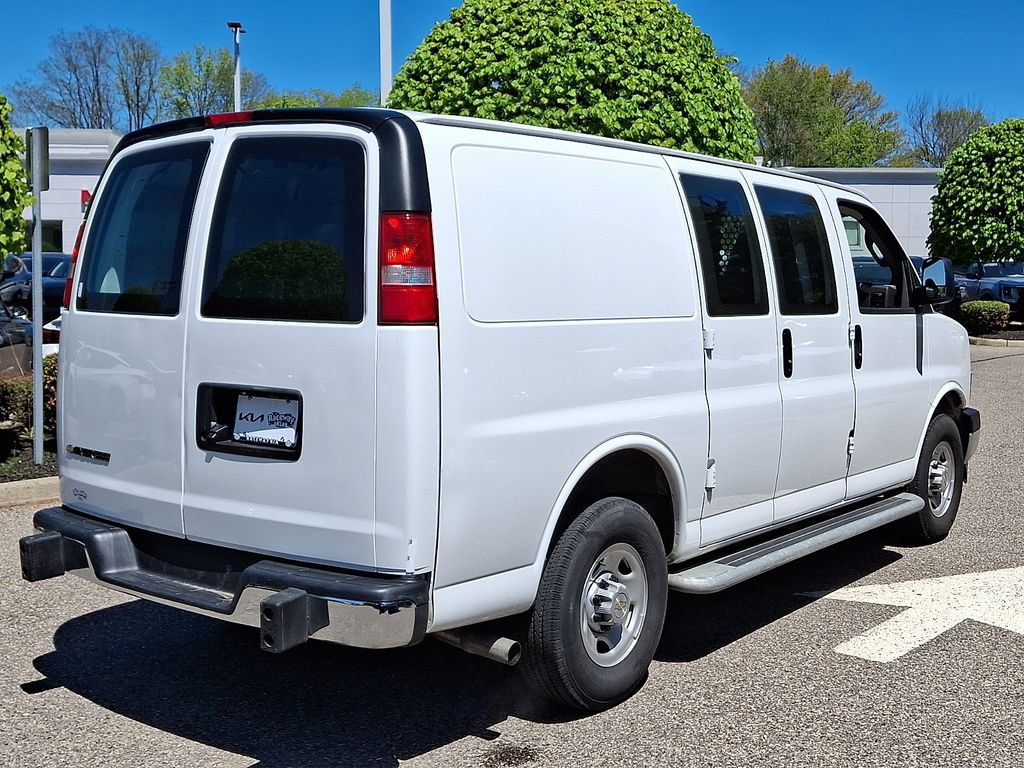 Used 2024 Chevrolet Express 2500 w/ Driver Convenience Package RWD image 7