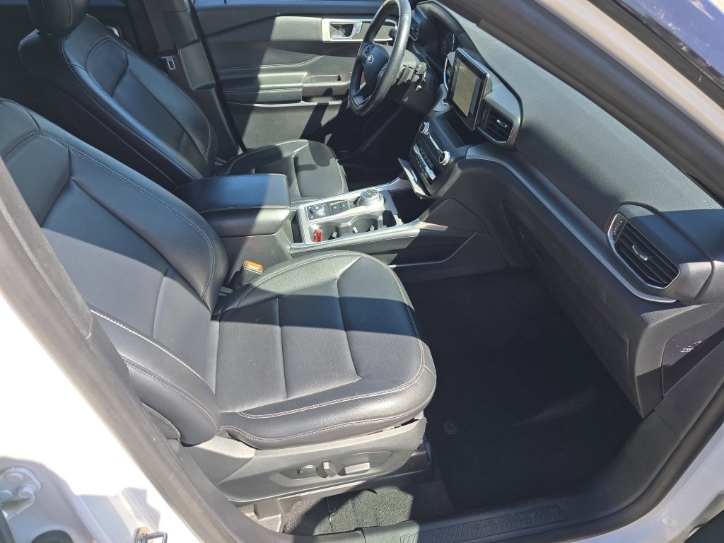 Used 2020 Ford Explorer XLT w/ Equipment Group 202A image 28