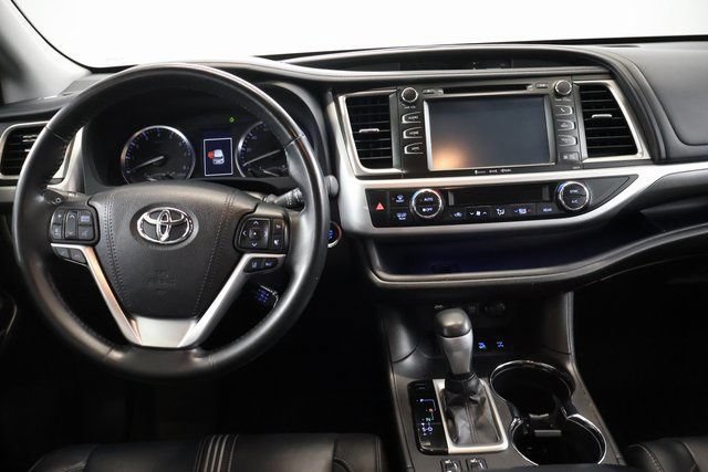 Certified 2017 Toyota Highlander SE AWD/4WD image 15