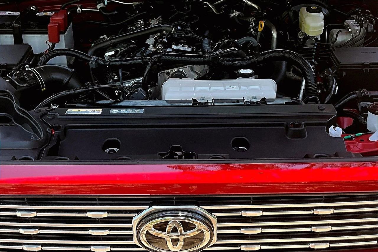 Used 2025 Toyota 4Runner Limited AWD/4WD image 29