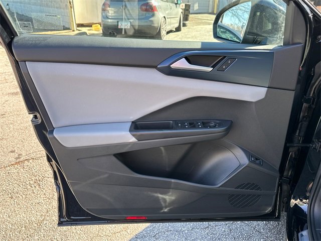 Used 2023 Volkswagen Taos SE image 9