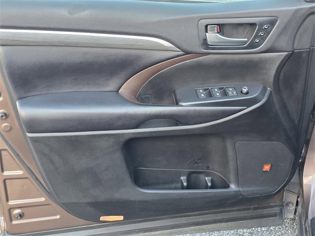 Used 2019 Toyota Highlander Limited image 37