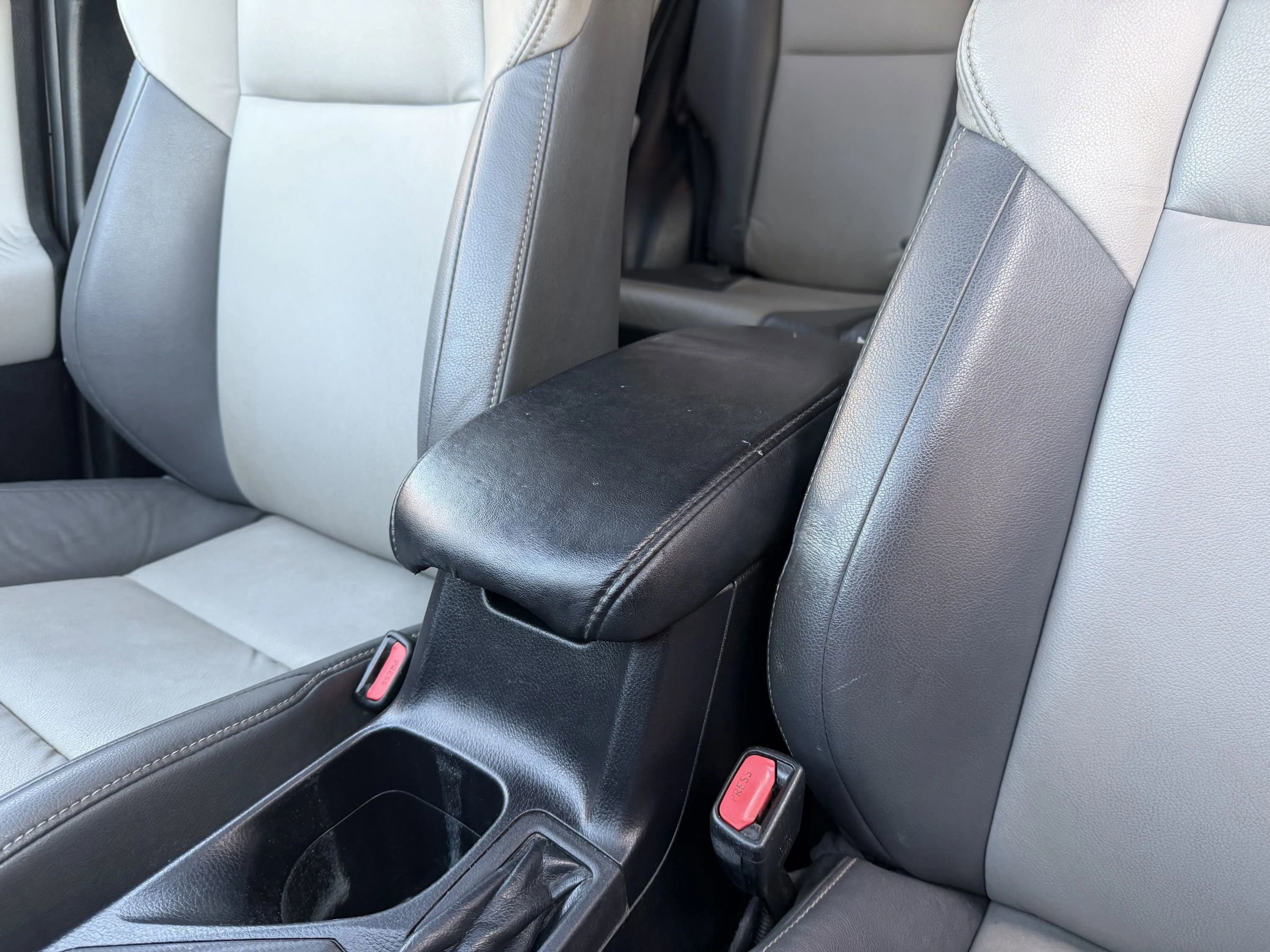 Used 2015 Toyota RAV4 Limited image 31