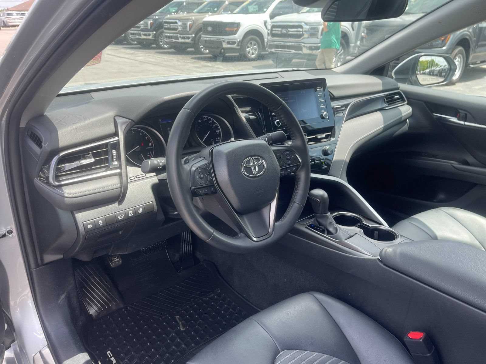 Used 2024 Toyota Camry SE FWD image 11