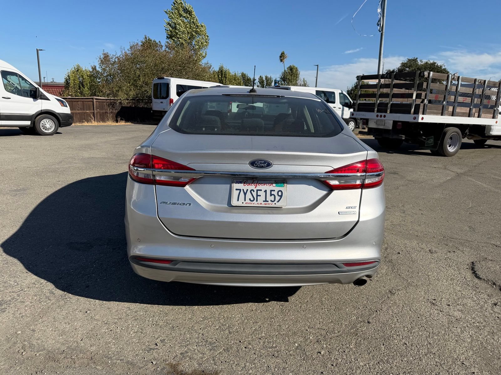 Used 2017 Ford Fusion SE w/ Fusion SE Technology Package FWD image 4