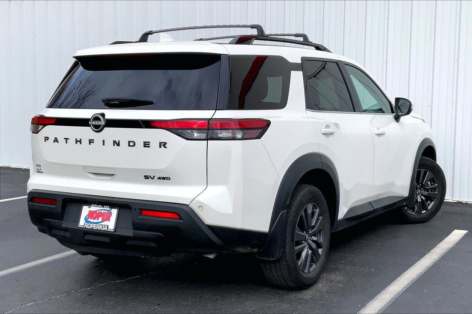 Used 2024 Nissan Pathfinder SV w/ Black Appearance Package image 9