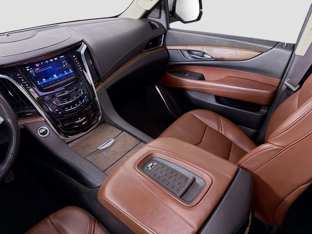 Used 2017 Cadillac Escalade Premium Luxury w/ LPO, Radiant Package AWD/4WD image 27