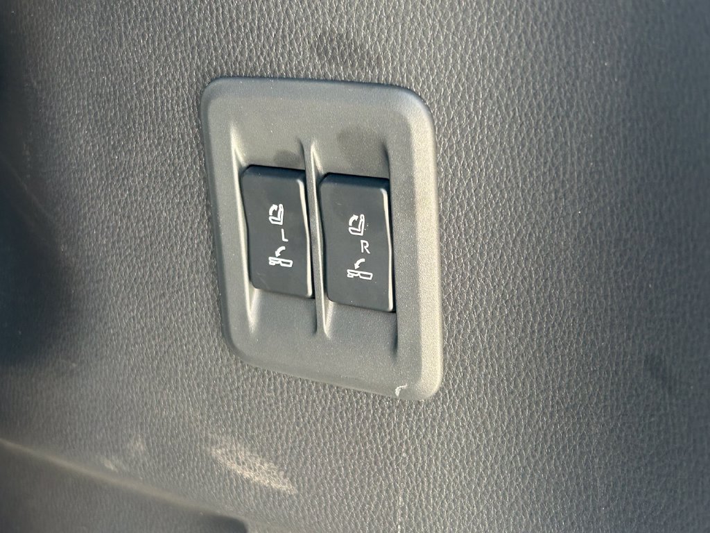 Used 2025 Lexus GX 550 w/ Accessory Package (2T) AWD/4WD image 17