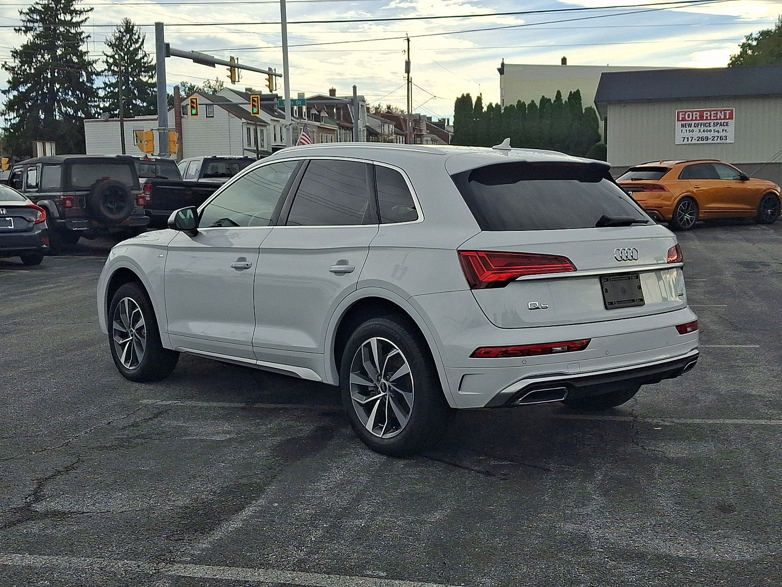 Used 2023 Audi Q5 2.0T Premium w/ Convenience Package AWD/4WD image 4