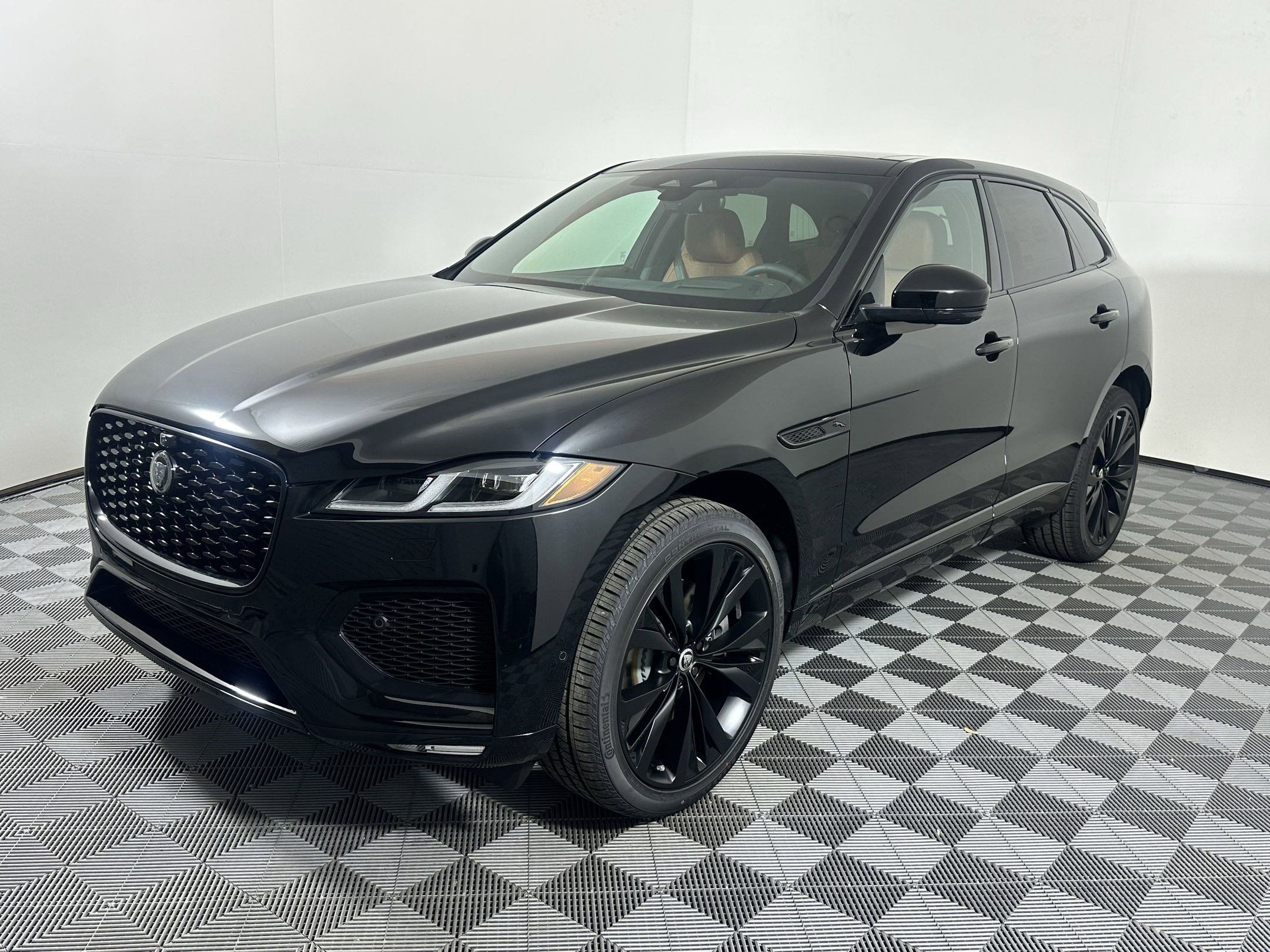Used 2026 Jaguar F-PACE R-Dynamic S AWD/4WD image 1