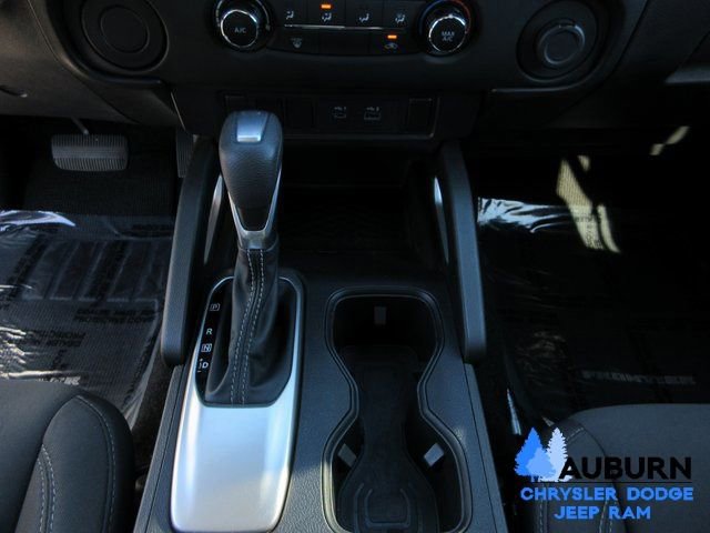 Used 2024 Nissan Frontier SV image 17