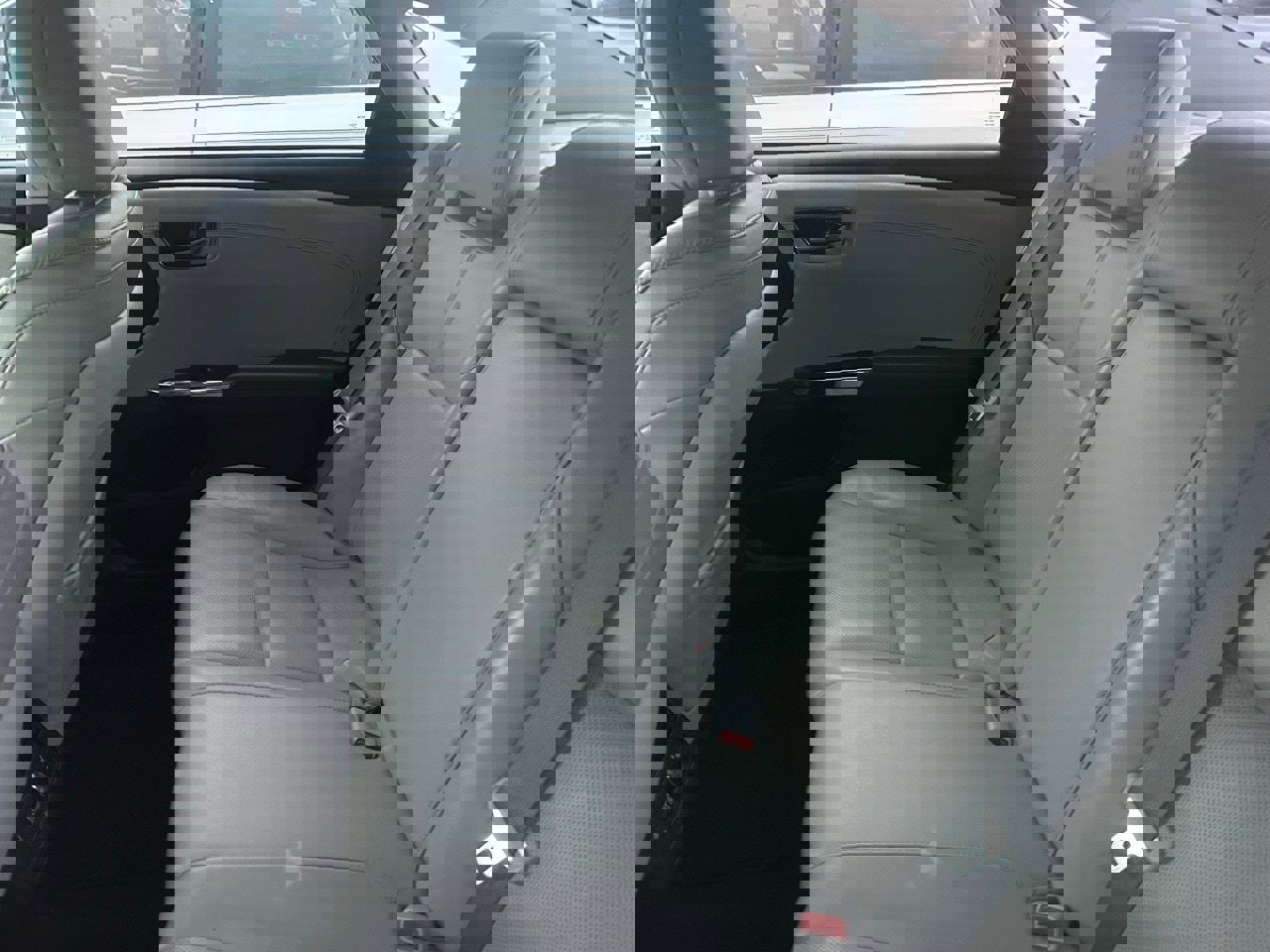 Used 2016 Toyota Avalon Limited image 8