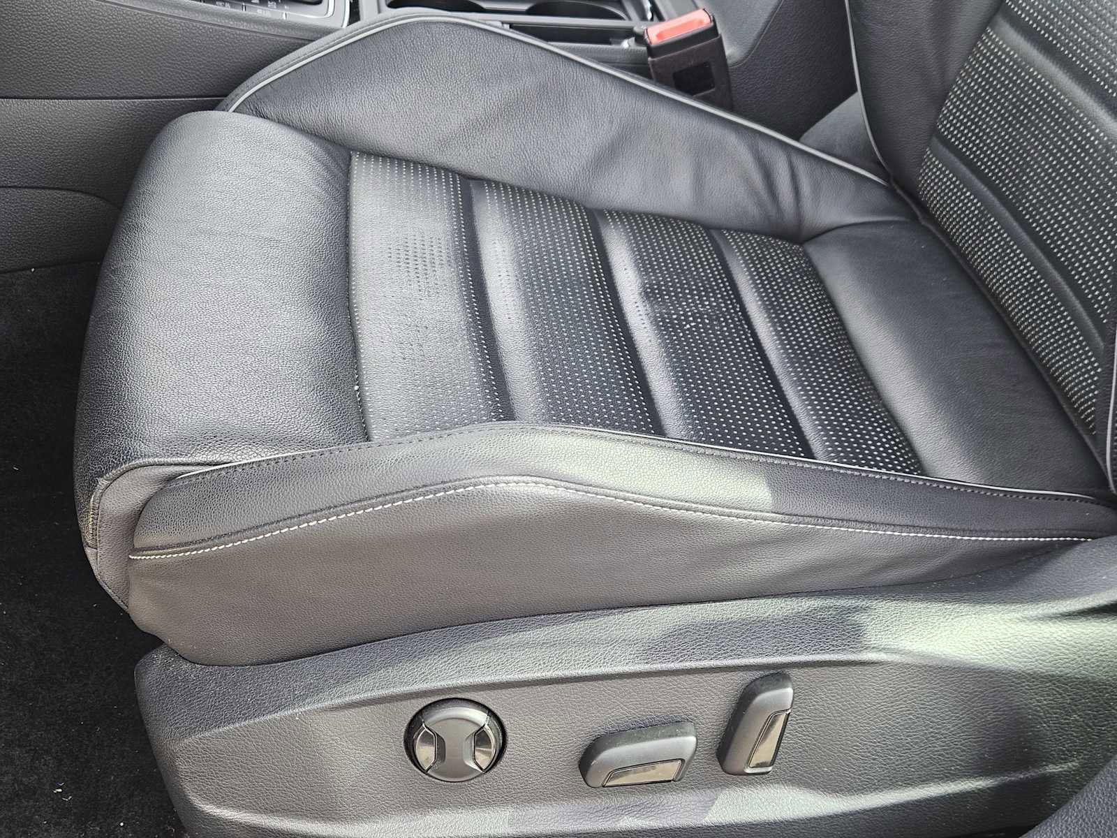 Used 2019 Volkswagen Golf R 4-Door image 23