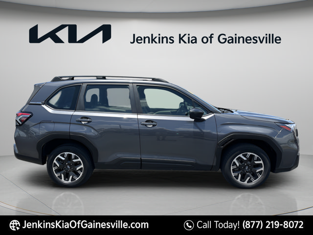 Used 2025 Subaru Forester AWD/4WD image 2