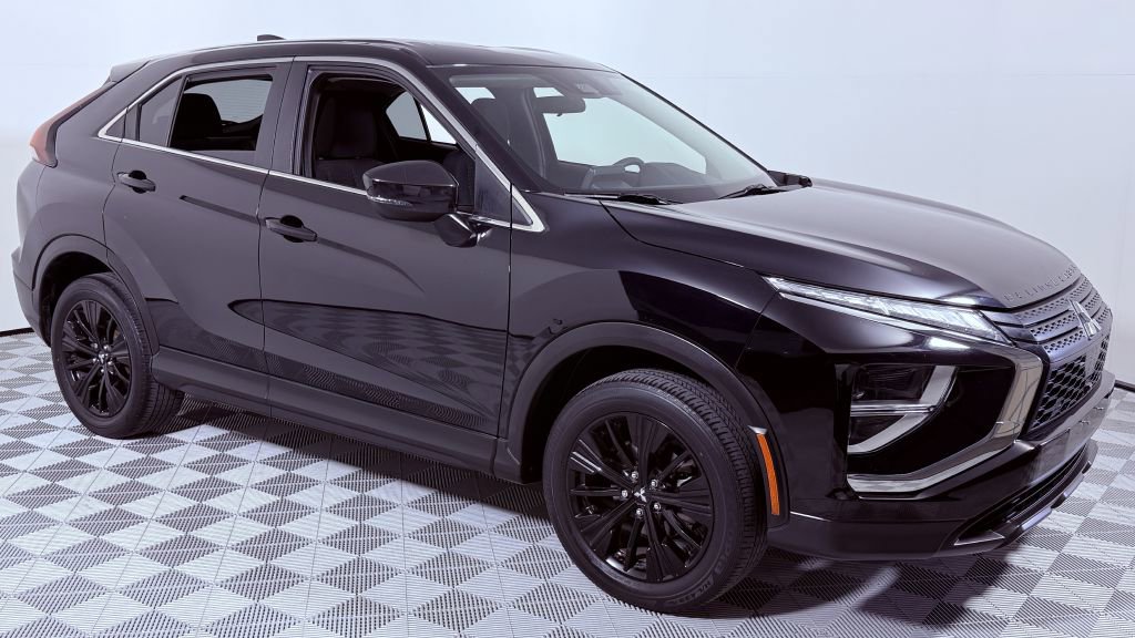 Used 2022 Mitsubishi Eclipse Cross LE image 1