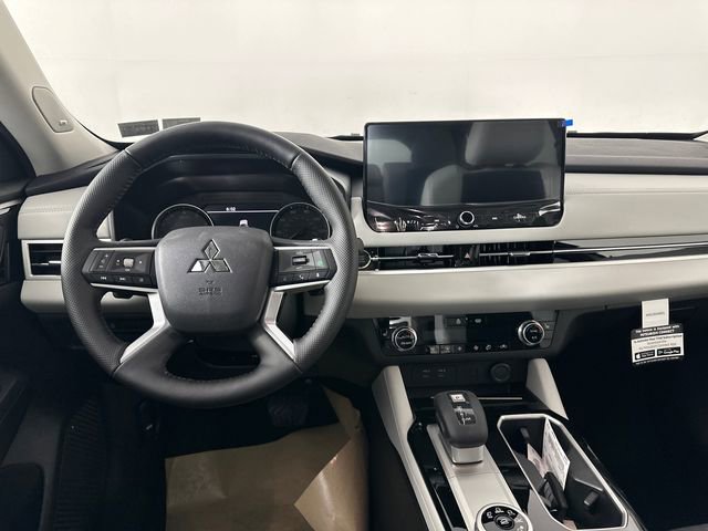 New 2026 Mitsubishi Outlander SE AWD/4WD image 16