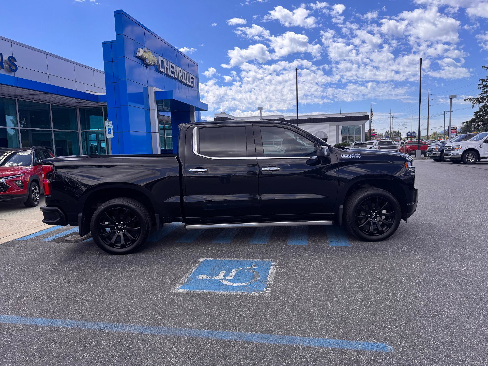 Used 2021 Chevrolet Silverado 1500 High Country w/ Technology Package AWD/4WD image 8