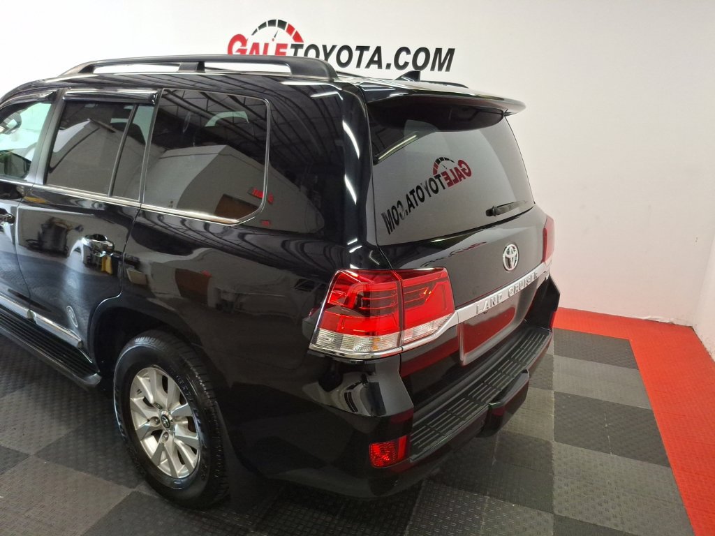 Used 2016 Toyota Land Cruiser AWD/4WD image 7