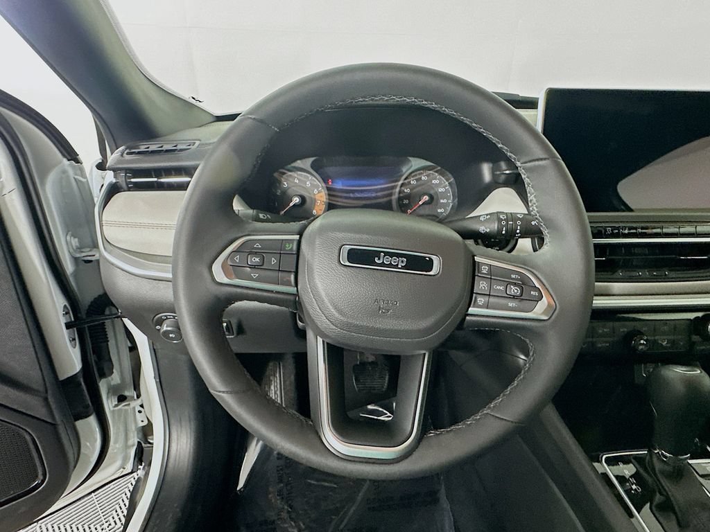 Certified 2025 Jeep Compass Limited AWD/4WD image 18