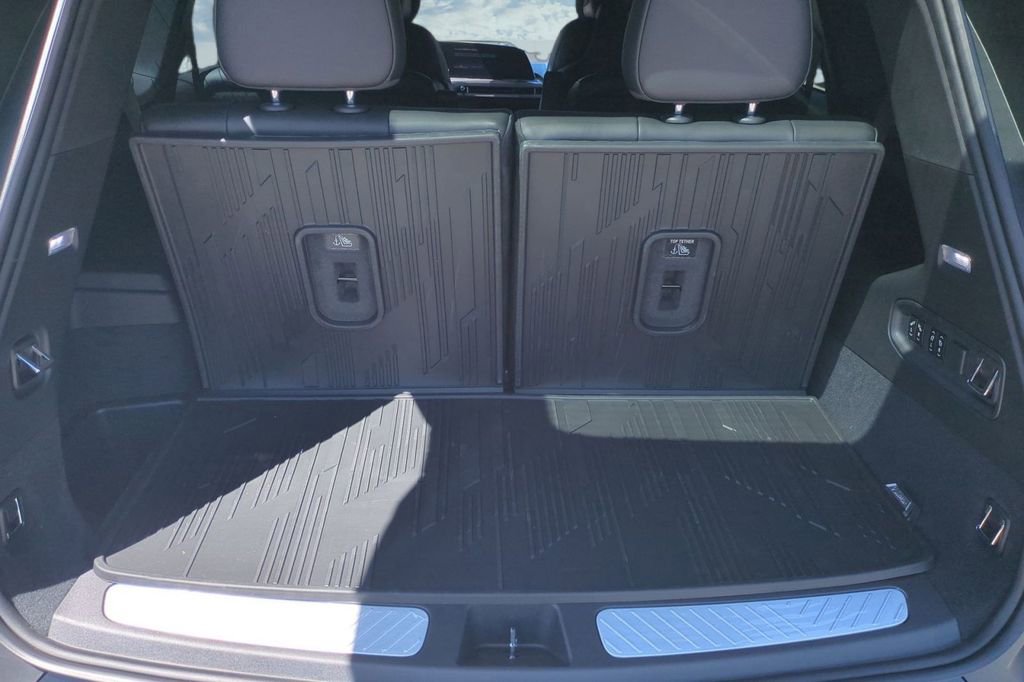 New 2026 Cadillac Vistiq Luxury w/ LPO, Floor Liner Package AWD/4WD image 14