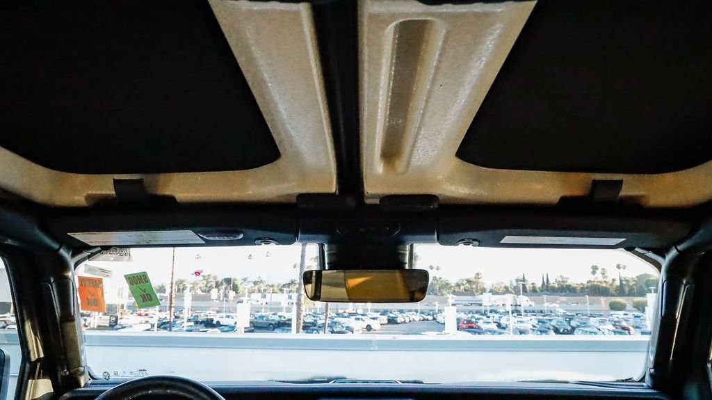 Used 2023 Jeep Wrangler Unlimited Sahara w/ Cold Weather Group AWD/4WD image 19