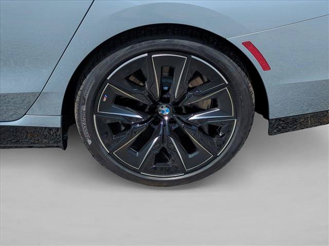 New 2026 BMW 750e xDrive w/ Premium Package AWD/4WD image 10