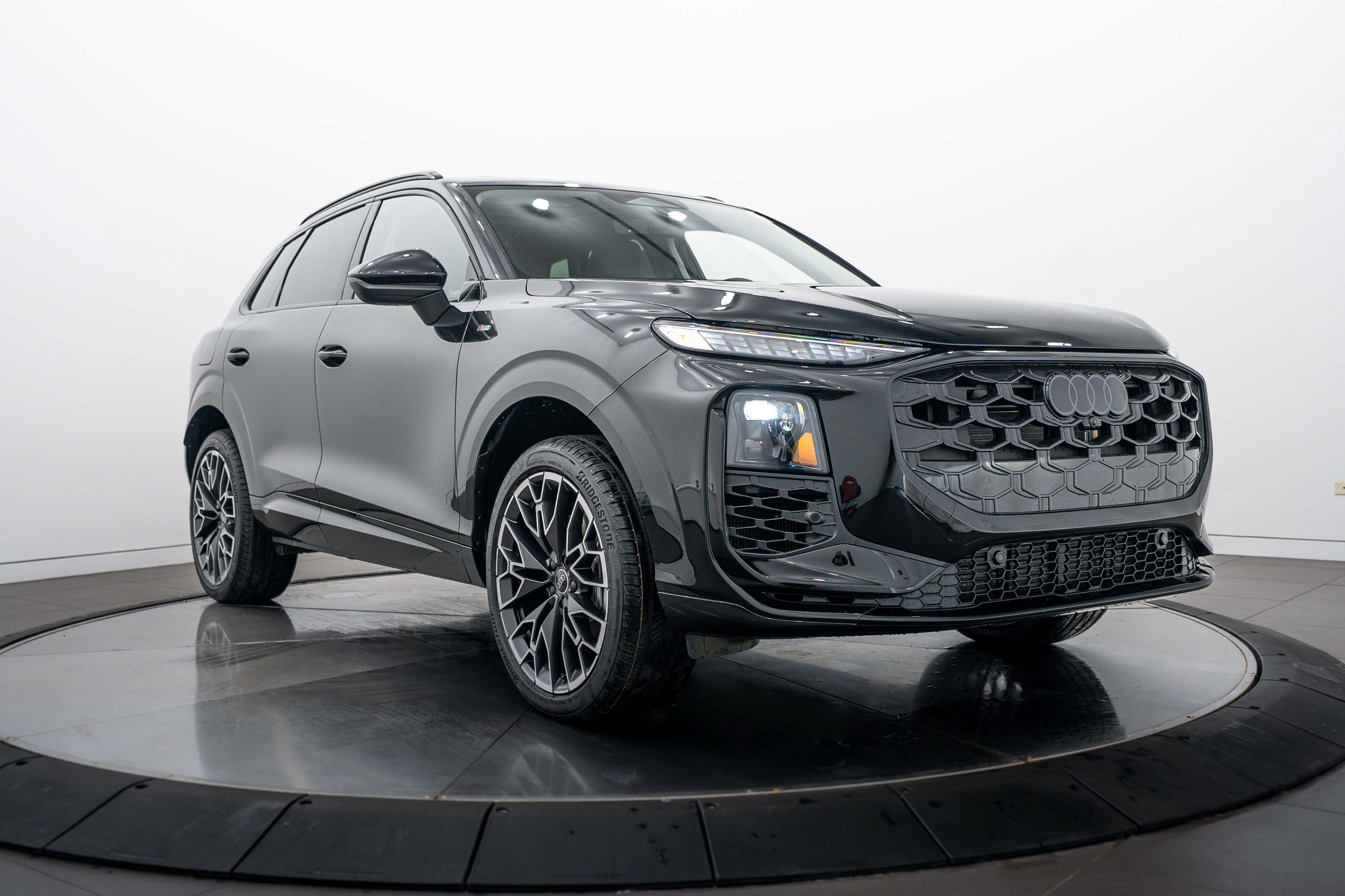 New 2026 Audi Q3 quattro 2.0T AWD/4WD image 1