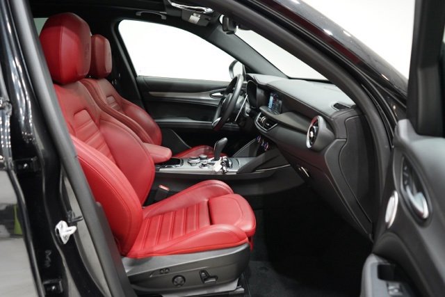 Used 2024 Alfa Romeo Stelvio Veloce image 35