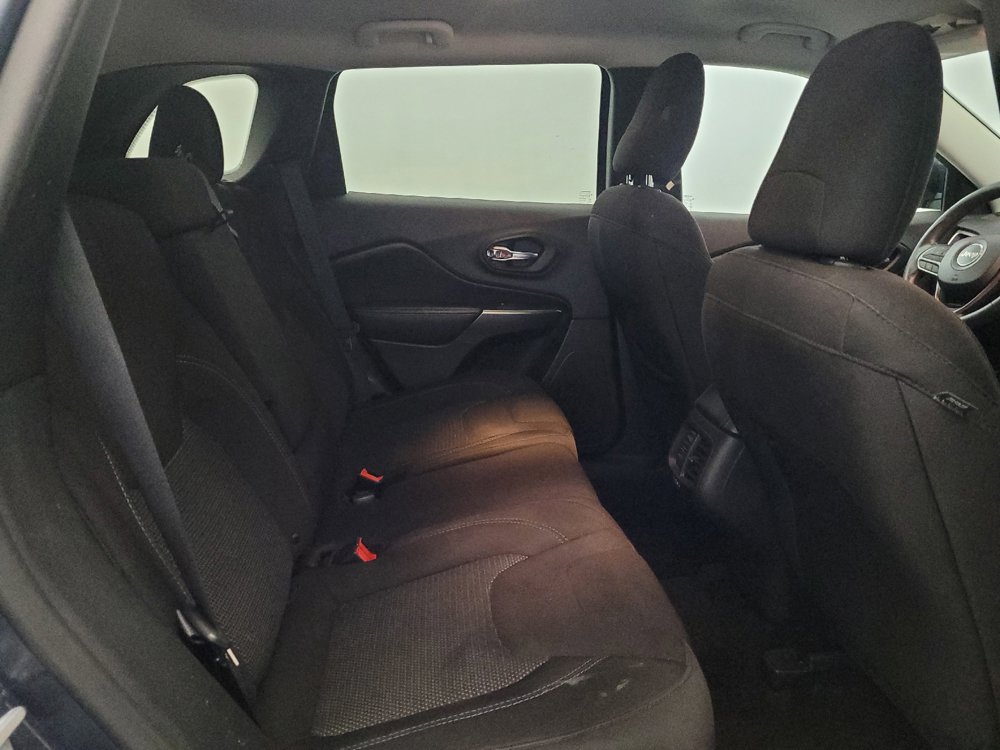 Used 2019 Jeep Cherokee Latitude w/ Popular Appearance Group FWD image 19