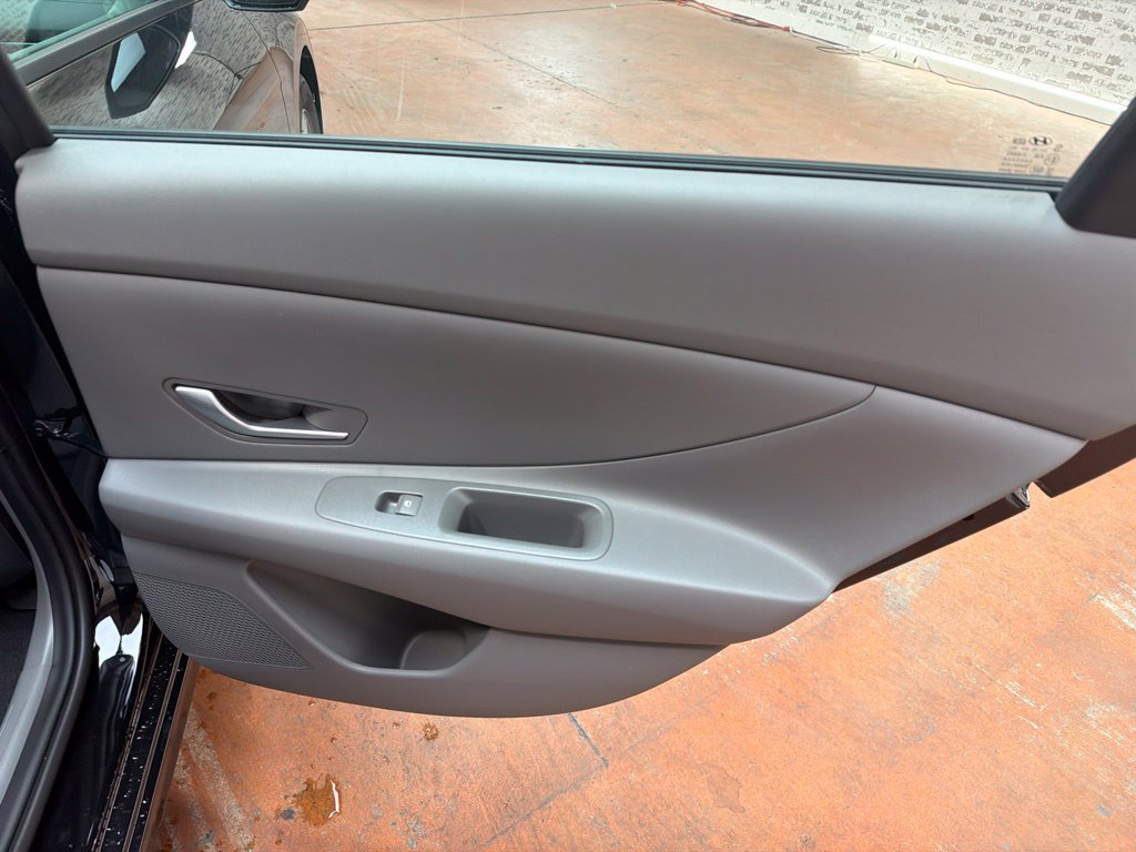 New 2026 Hyundai Elantra SE FWD image 13