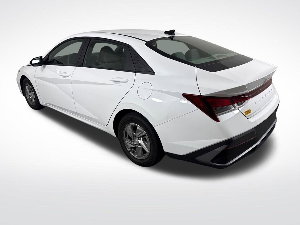 Certified 2024 Hyundai Elantra SE FWD image 6