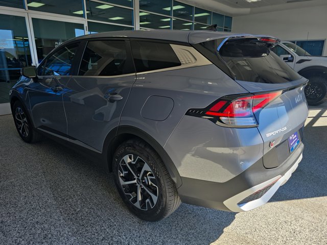 Used 2025 Kia Sportage EX image 4
