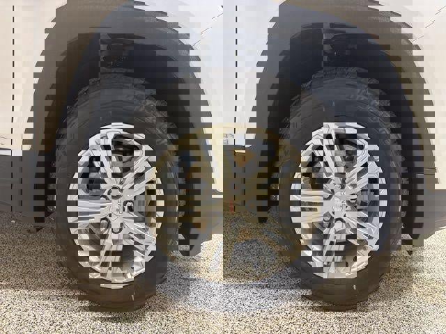 Used 2024 GMC Terrain SLE w/ Driver Convenience Package image 31