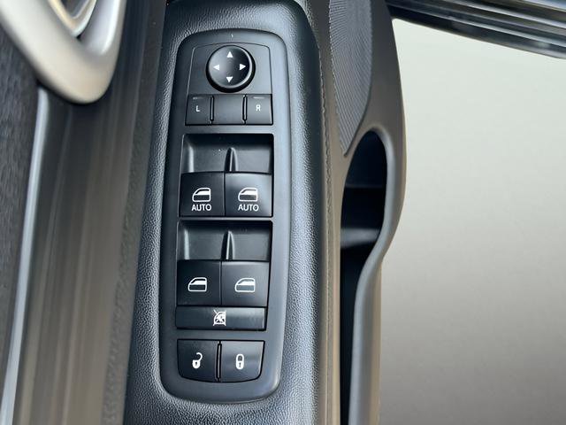 Used 2020 Jeep Grand Cherokee Altitude image 16