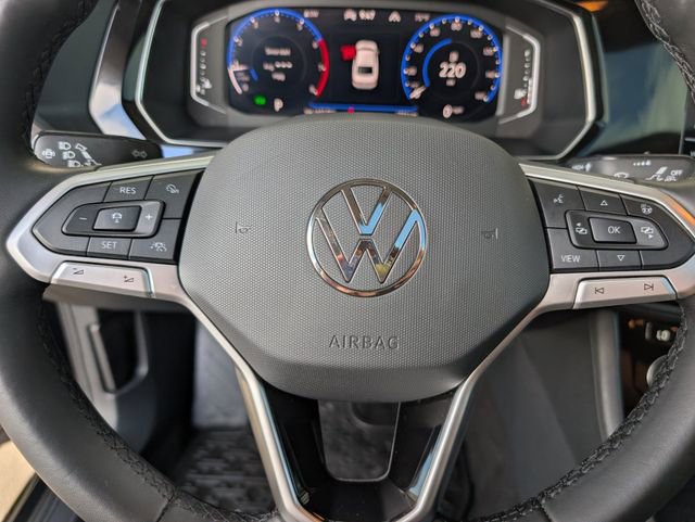 Used 2023 Volkswagen Jetta SEL FWD image 12