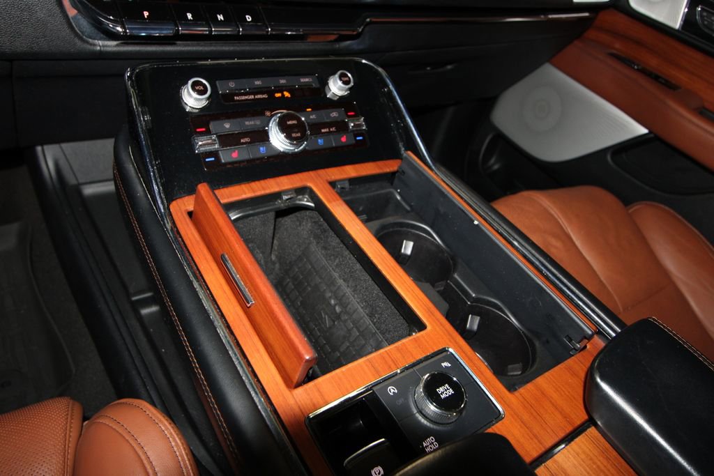 Used 2018 Lincoln Navigator L Reserve image 18