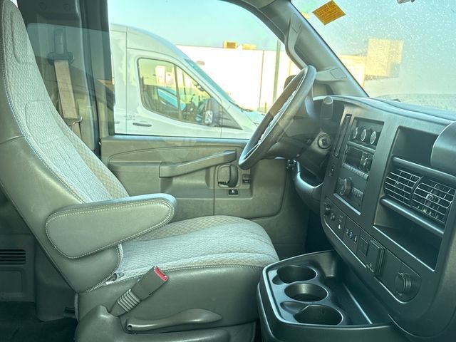 Used 2025 GMC Savana 3500 LT w/ LT Preferred Equipment Group RWD image 2