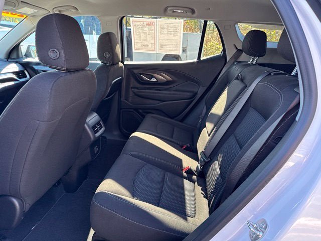 Used 2024 GMC Terrain SLE w/ Driver Convenience Package FWD image 18