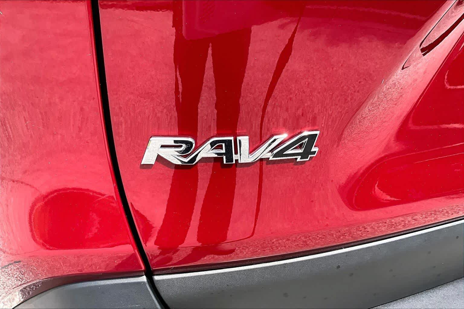 Used 2025 Toyota RAV4 LE AWD/4WD image 30