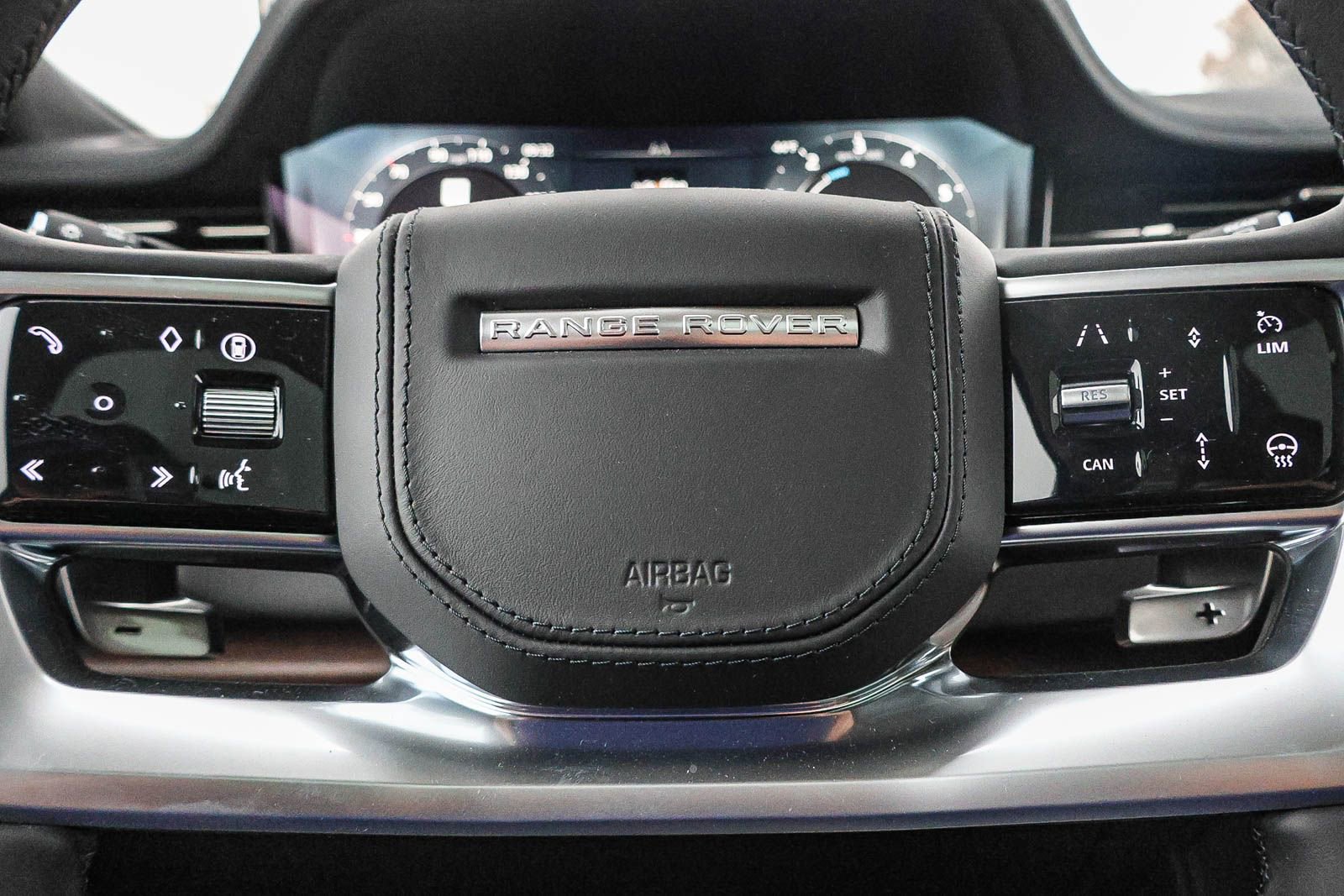 New 2025 Land Rover Range Rover SE image 32