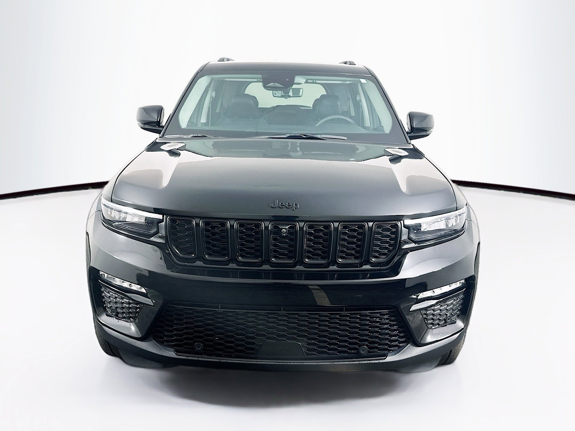 Used 2023 Jeep Grand Cherokee Limited w/ Luxury Tech Group II RWD image 2
