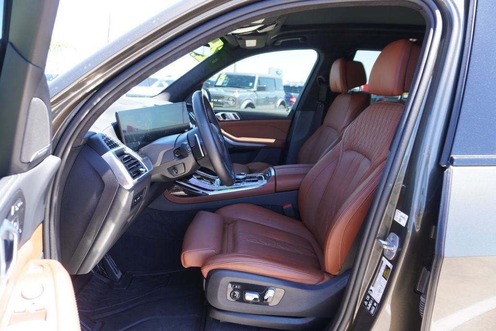Used 2025 BMW X7 xDrive40i w/ M Sport Package AWD/4WD image 7