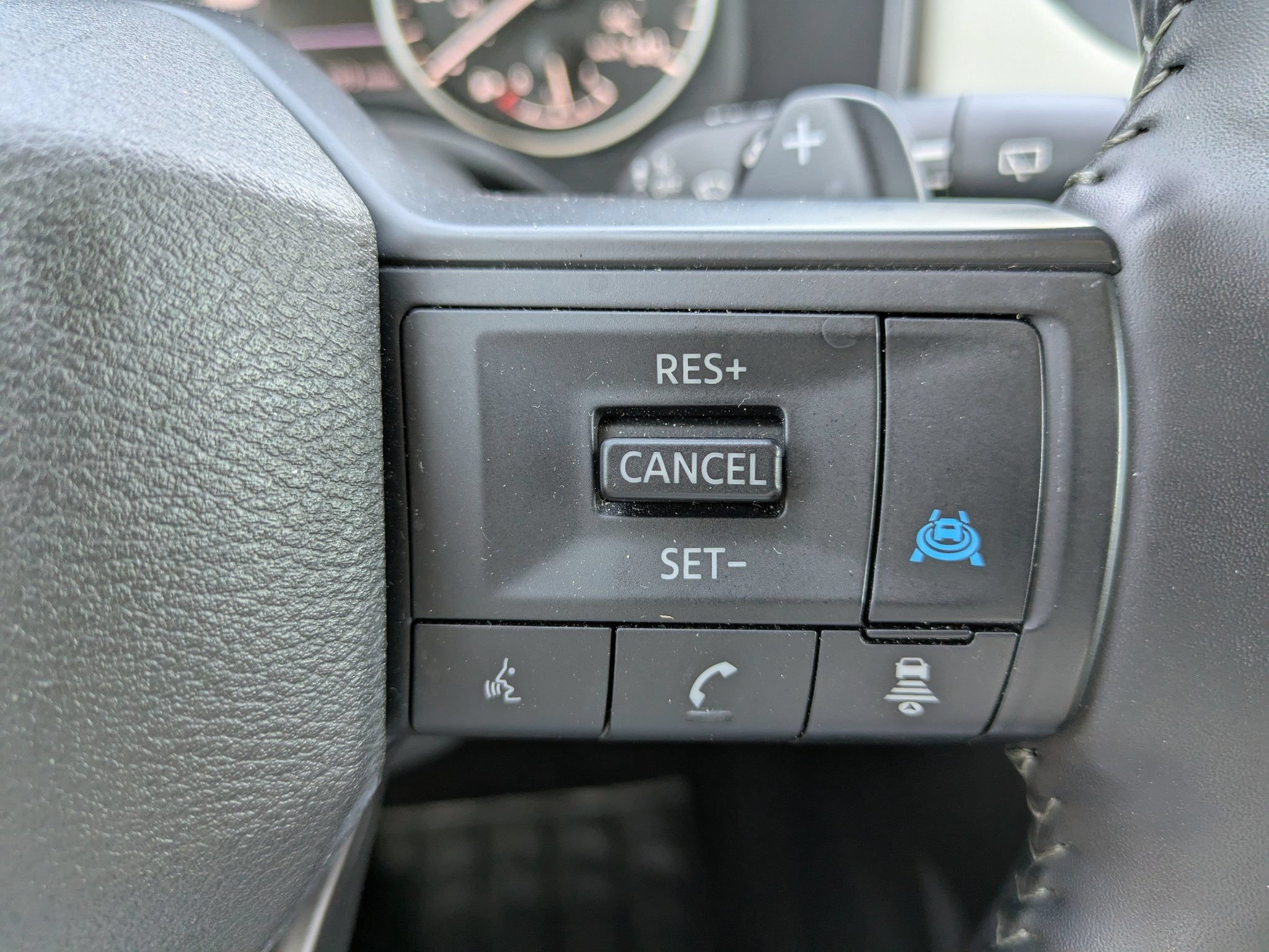 Used 2025 Nissan Rogue SV AWD/4WD image 25