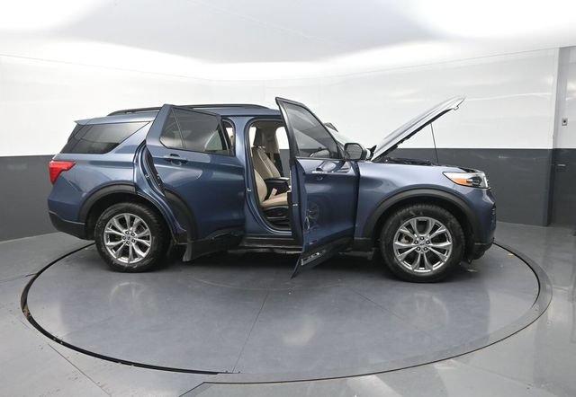 Used 2021 Ford Explorer XLT w/ Equipment Group 202A AWD/4WD image 40