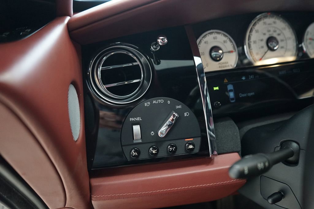 Used 2016 Rolls-Royce Wraith image 39