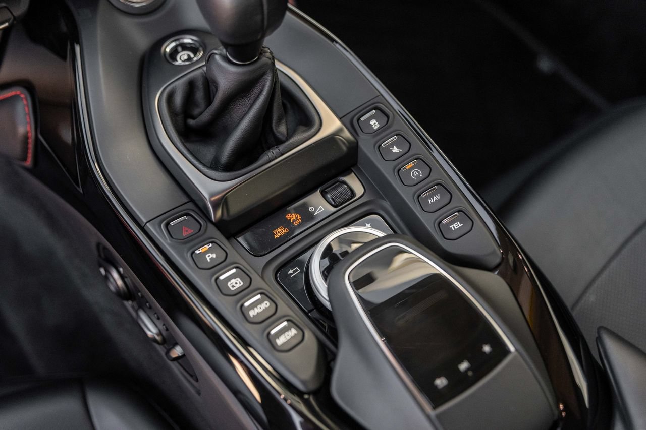 Used 2021 Aston Martin V8 Vantage Coupe RWD image 30