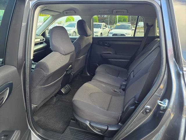 Used 2023 Toyota Highlander LE FWD image 19