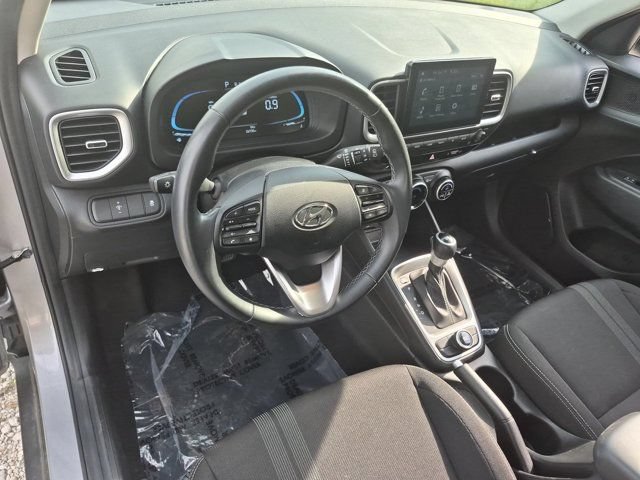Used 2025 Hyundai Venue SEL FWD image 15