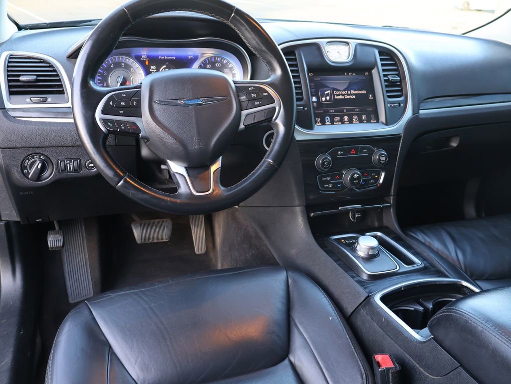 Used 2016 Chrysler 300 Limited image 23